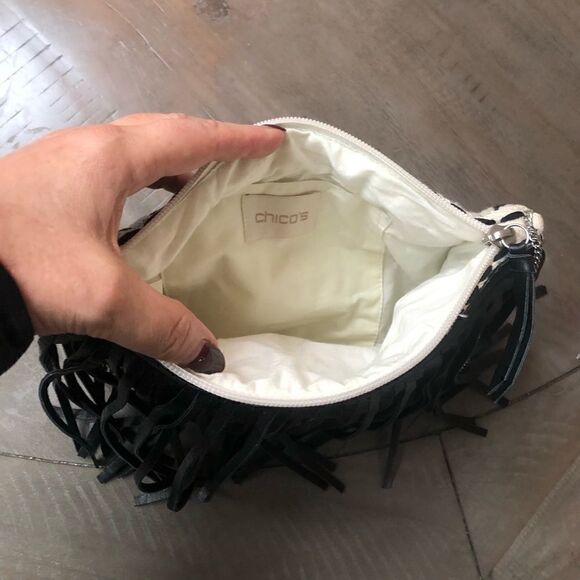 Chico’s shoulder bag in black & white w black leather fringe. - Picture 4 of 5